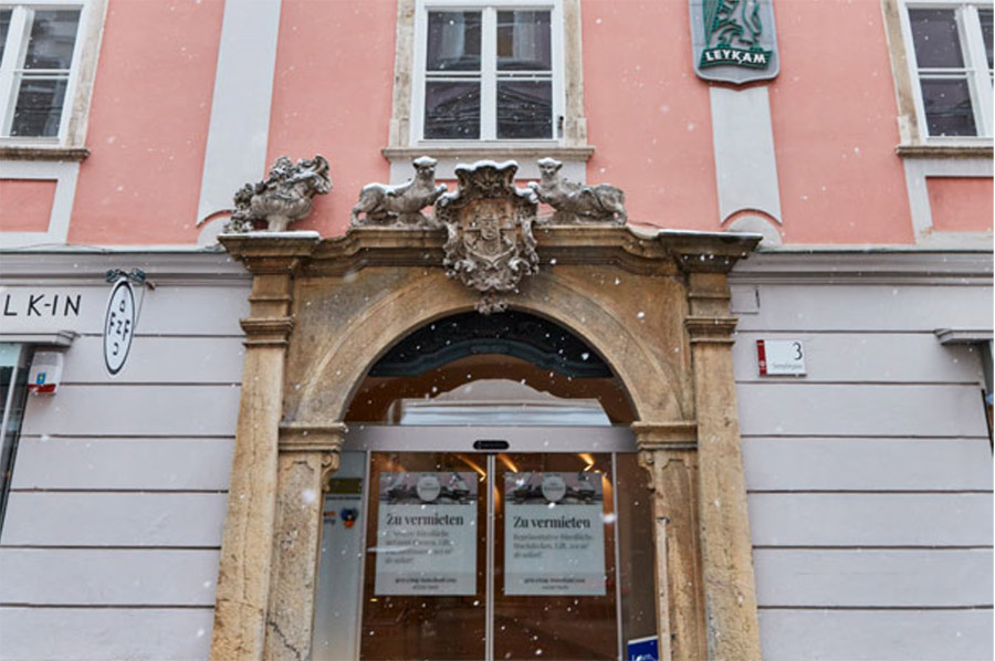 Außenfassade der Hays-Niederlassung in Graz bei Schnee